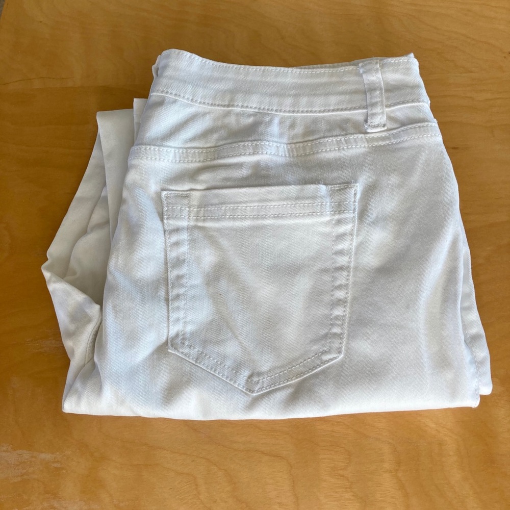 NWOT White Classic, 5 Pocket, Straight Leg Jean